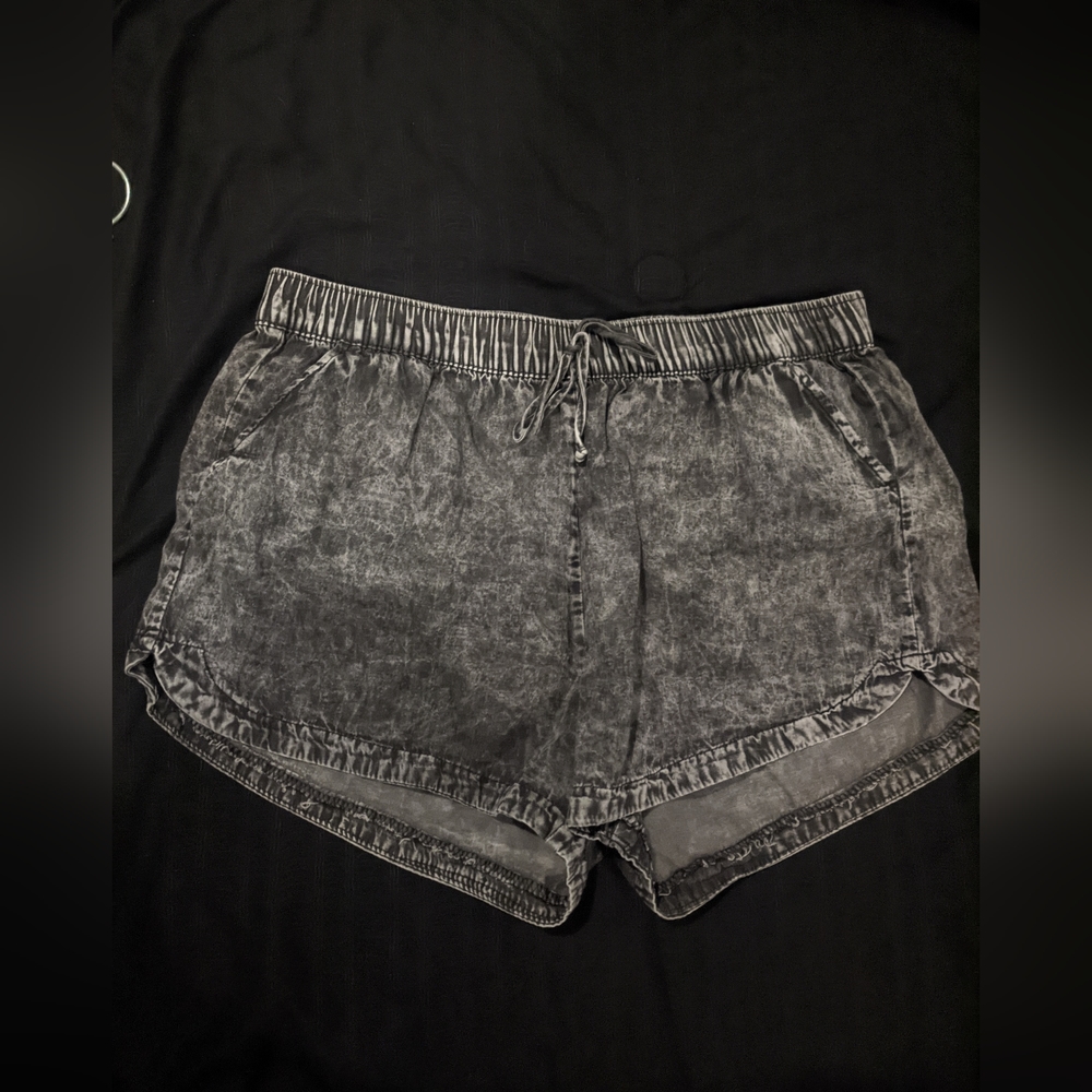 Deleting listing friday! Grey black shorts
